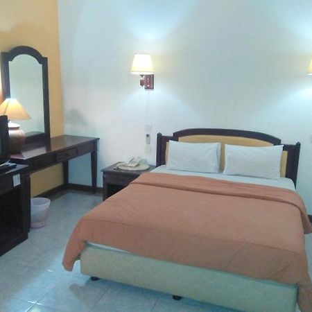 Hotel Zaitun Selaparang Ломбок Экстерьер фото