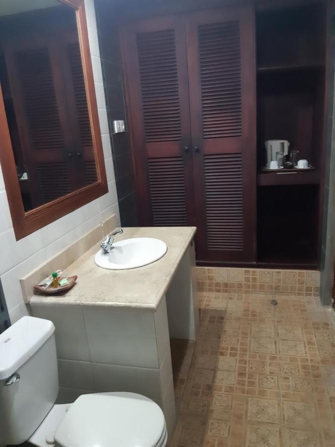 Hotel Zaitun Selaparang Ломбок Экстерьер фото